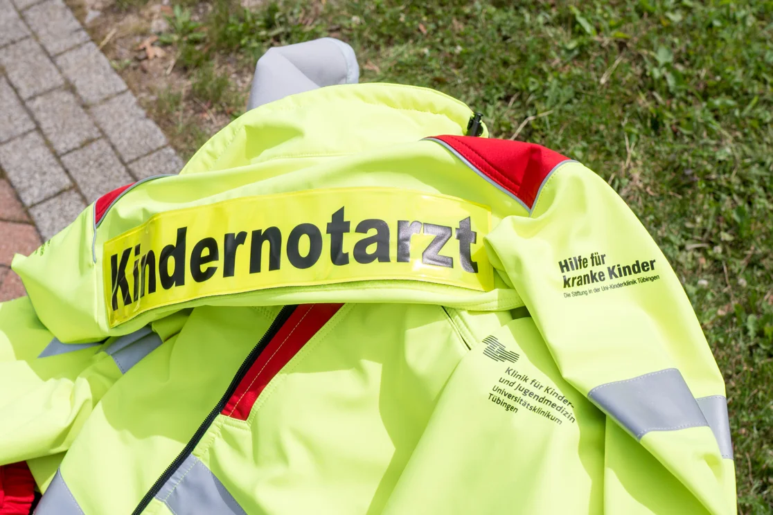 Kindernotarzt gelbe Jacke