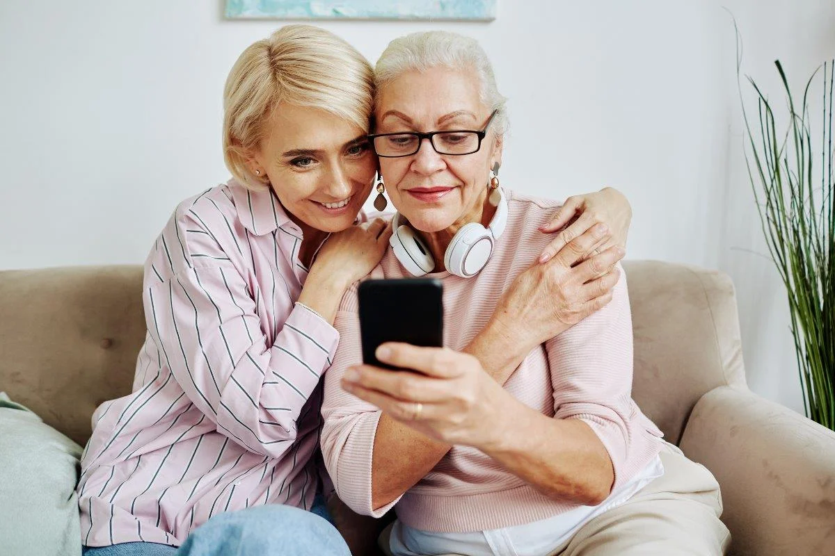 Frauen am Smartphone