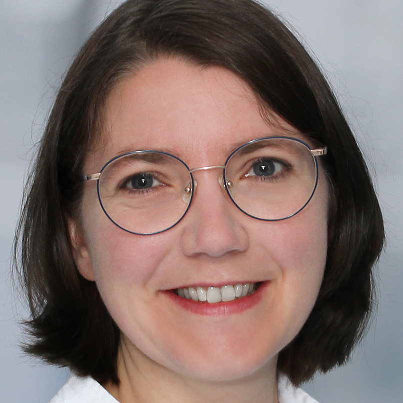 Dr. Lena Zeltner