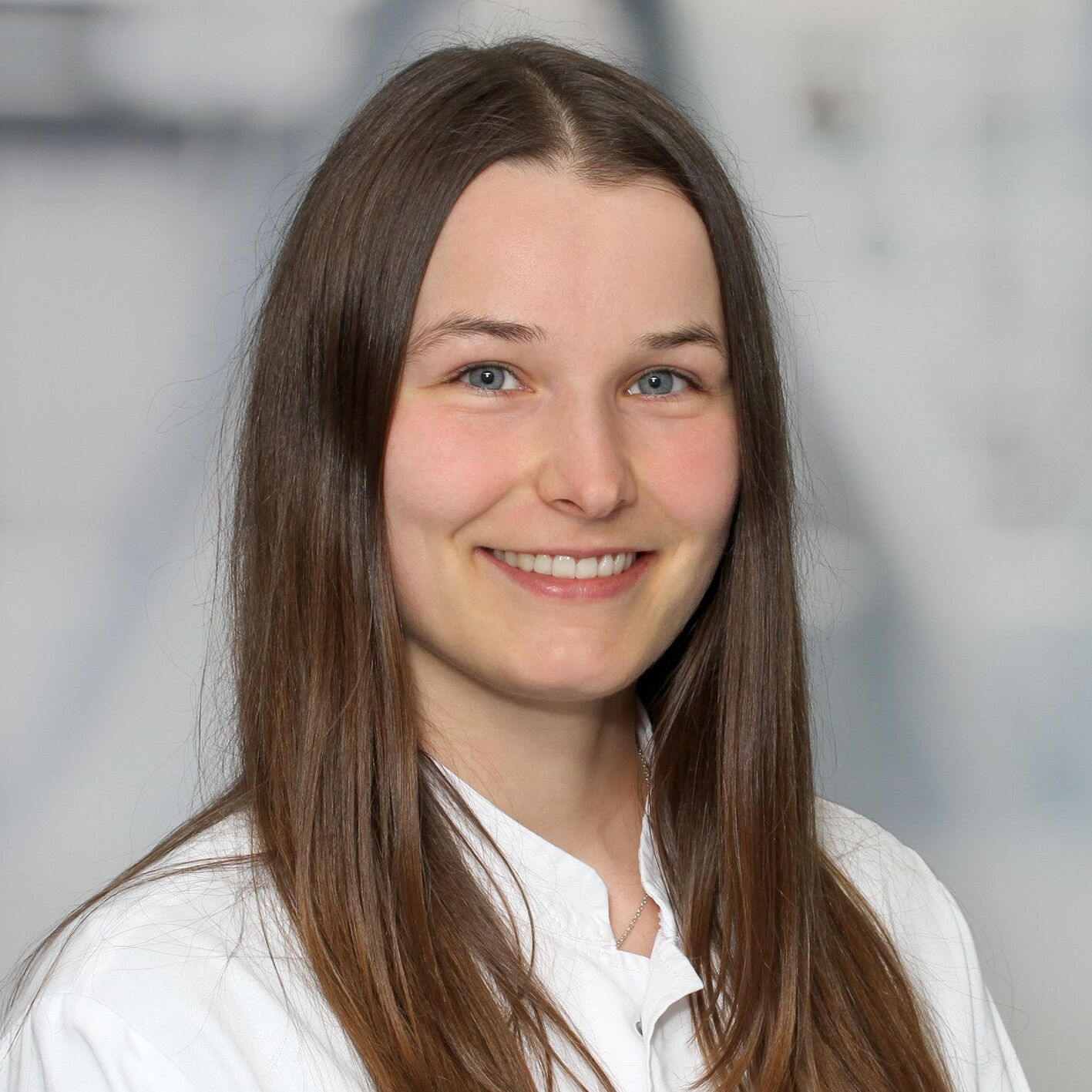 Frau Elena Buß