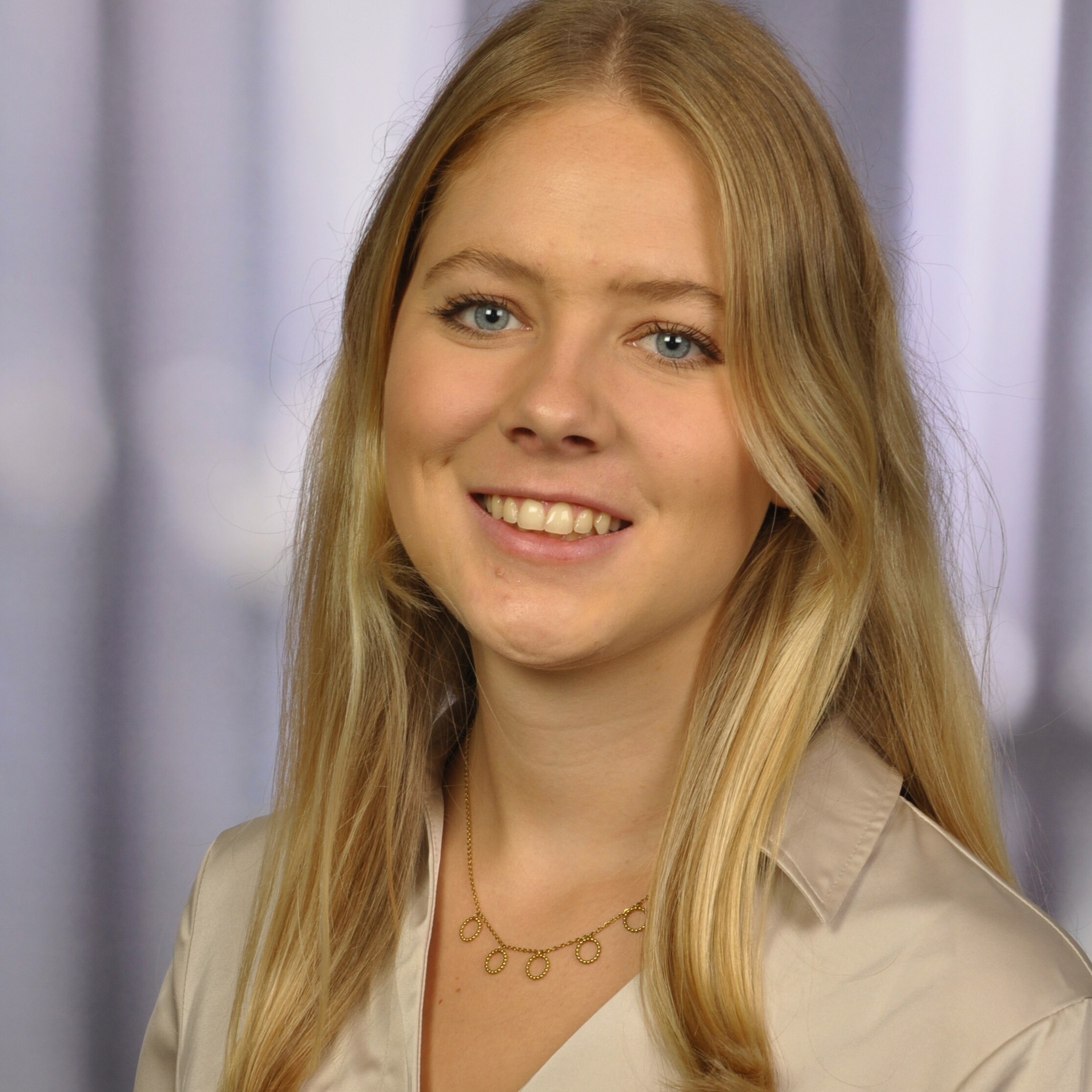 Frau Nathalie Iftner