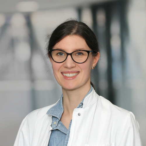 Frau Carmen Afat